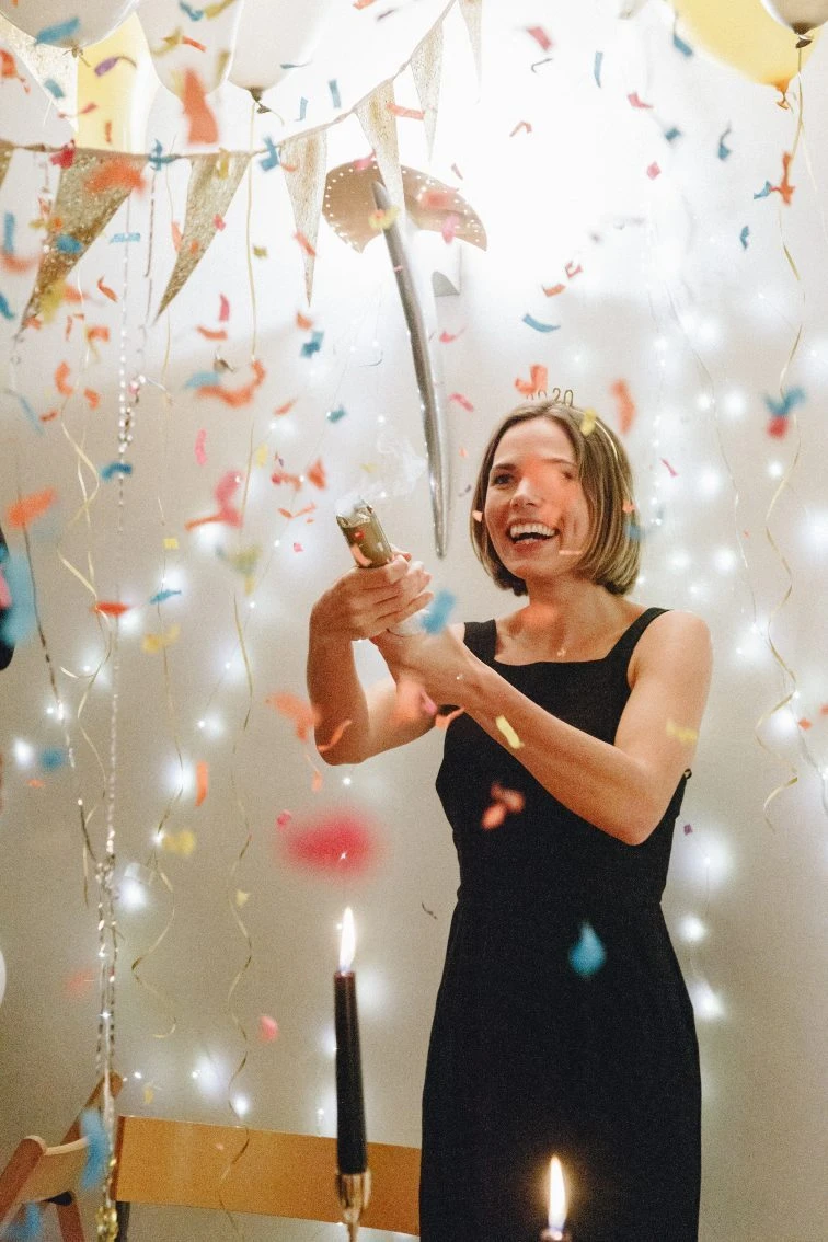 Gold Confetti Cannon 3 Gold Confetti Cannon - Image 3