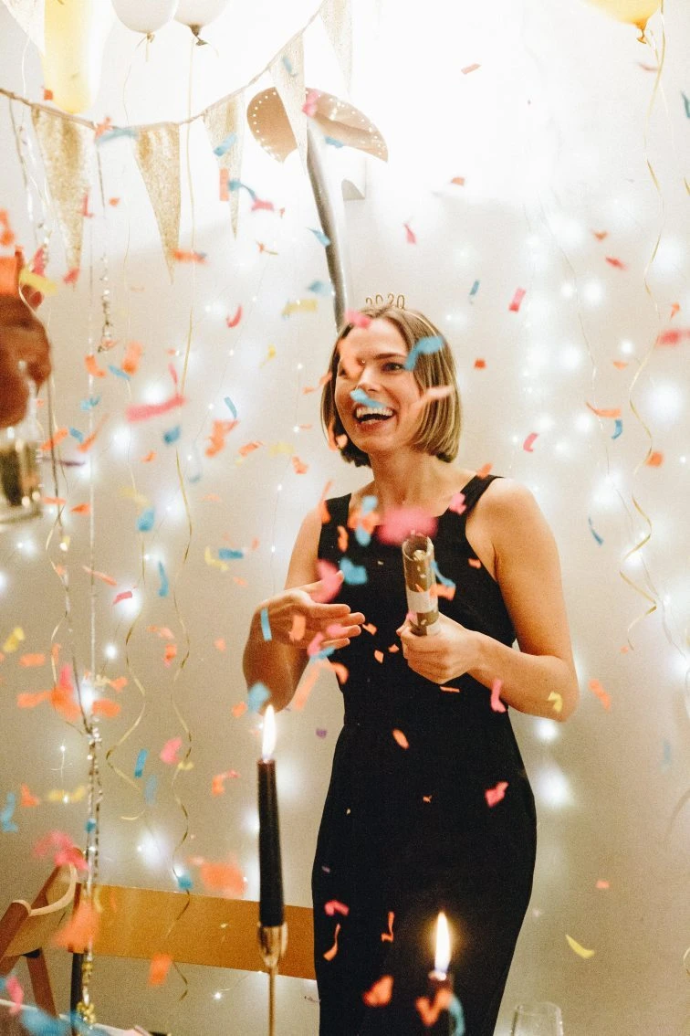 Gold Confetti Cannon 4 Gold Confetti Cannon - Image 4