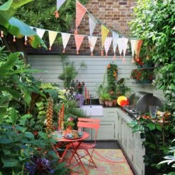 Waterproof Paisley Outdoor Rug -Perfect Party Store DAN COOPER 01