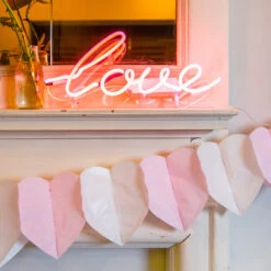 Pink Paper Heart Garland - 3m, 3 Pack -Perfect Party Store PARIS VALENTINE S TRUDY TABLE 12