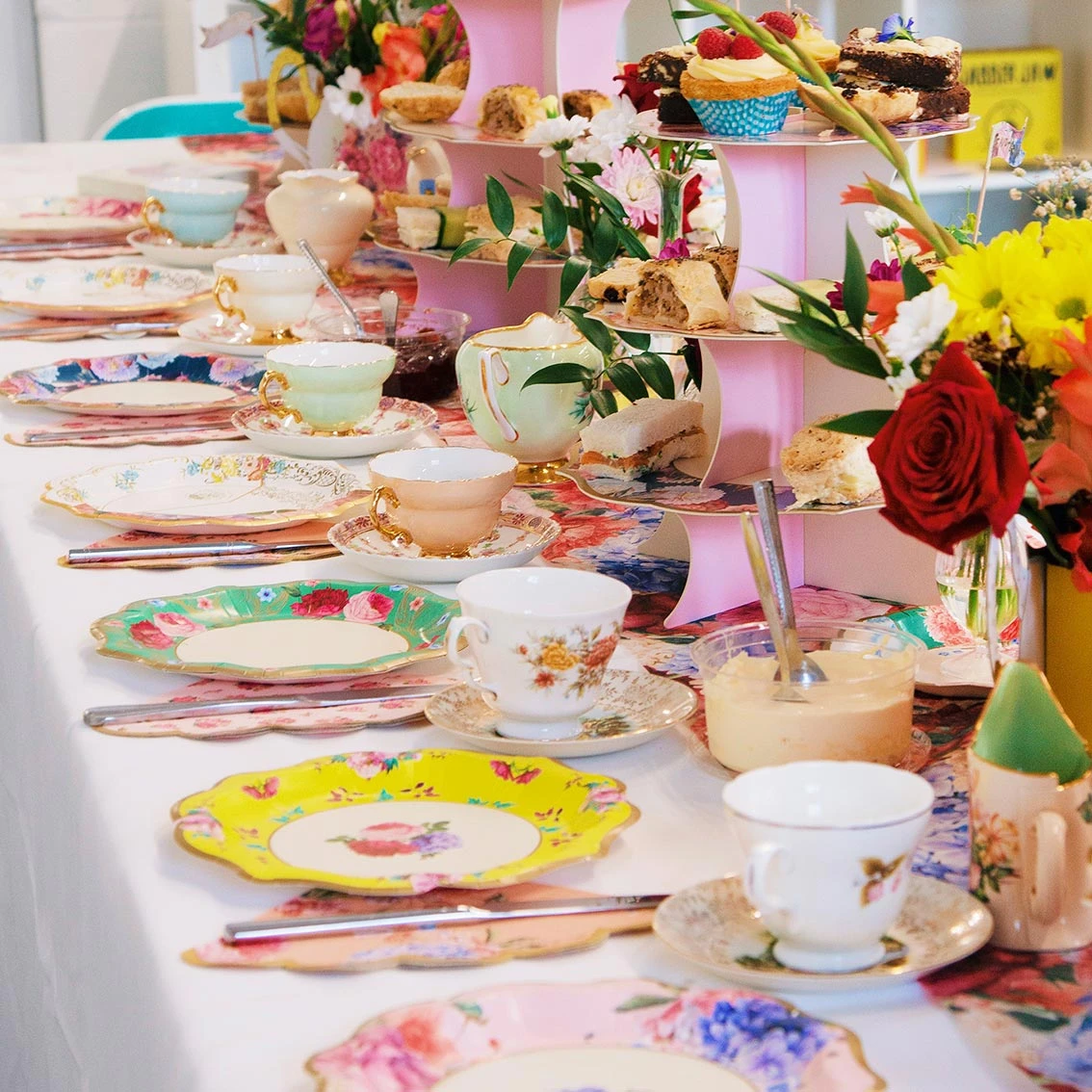 Bright Multicoloured Floral Paper Plates - 12 Pack 9 Bright Multicoloured Floral Paper Plates - 12 Pack - Image 9