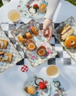 Alice In Wonderland Chequered Paper Food Platters 15 Alice In Wonderland Chequered Paper Food Platters -Perfect Party Store TSALICE PLATTER 02 da4a6323 8b4a 4287 ad6b fd6f69528db2